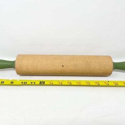 VINTAGE WOOD ROLLING PIN W/ GREEN HANDLES