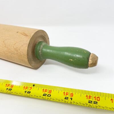VINTAGE WOOD ROLLING PIN W/ GREEN HANDLES