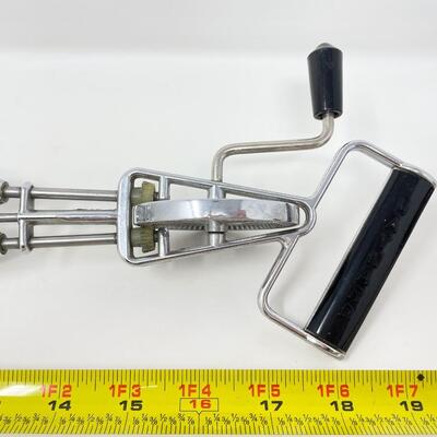 VINTAGE MAYNARD HANDHELD MIXER