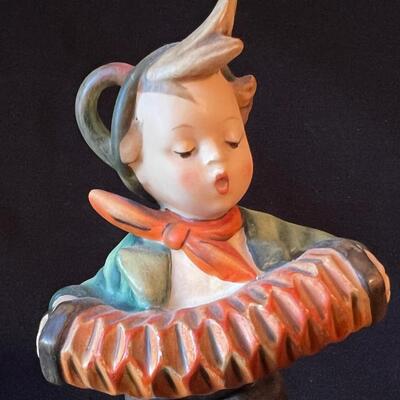 Vintage Hummel Accordion Boy Full Bee Mark (TMK-2): 1940-1959