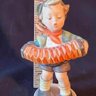Vintage Hummel Accordion Boy Full Bee Mark (TMK-2): 1940-1959