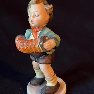 Vintage Hummel Accordion Boy Full Bee Mark (TMK-2): 1940-1959
