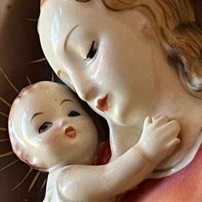 Earlier Hummel lovely Madonna Plaque 4" 48/0