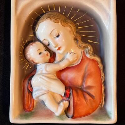 Earlier Hummel lovely Madonna Plaque 4" 48/0