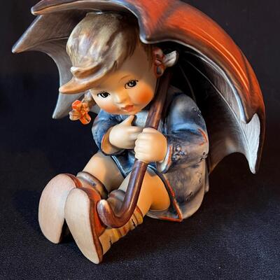 Vintage Hummel Umbrella Girl 152/0 5 1/2" h pristine condition