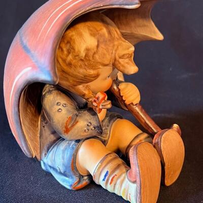 Vintage Hummel Umbrella Girl 152/0 5 1/2" h pristine condition