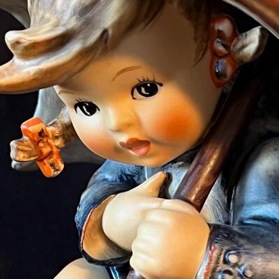 Vintage Hummel Umbrella Girl 152/0 5 1/2" h pristine condition