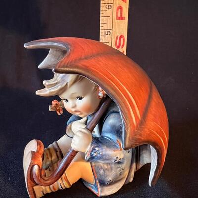 Vintage Hummel Umbrella Girl 152/0 5 1/2" h pristine condition