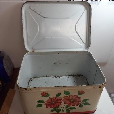 Decorware Vintage metal Bread box