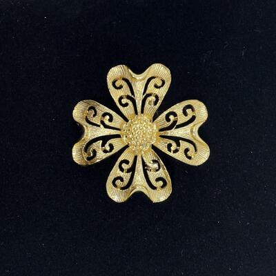 VINTAGE GOLD TONED SHAMROCK BROOCH