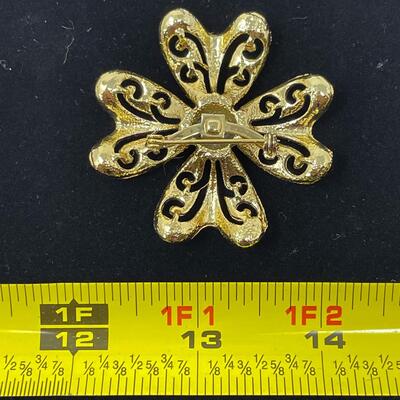 VINTAGE GOLD TONED SHAMROCK BROOCH