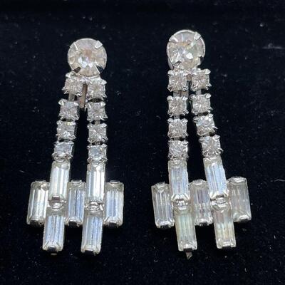 VINTAGE RHINESTONE & SILVER TONED NECKLACE & EARRING SET