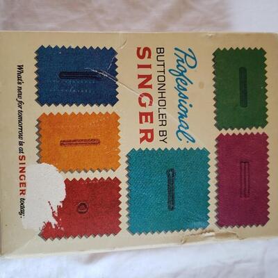 Singer buttonholer