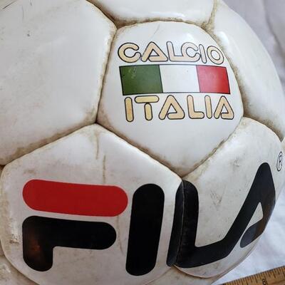 Soccer ball signed by Pele, no provenance