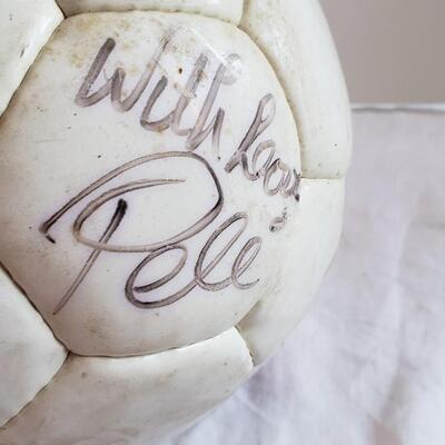 Soccer ball signed by Pele, no provenance