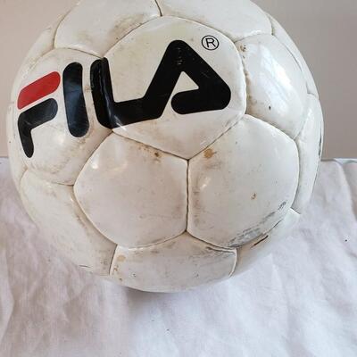 Soccer ball signed by Pele, no provenance