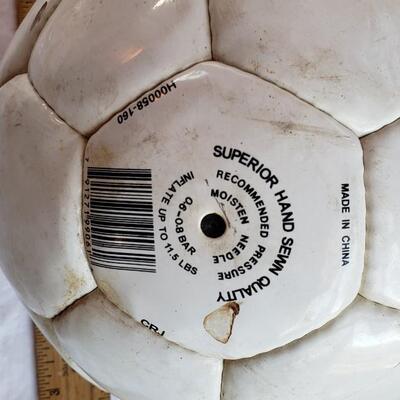 Soccer ball signed by Pele, no provenance