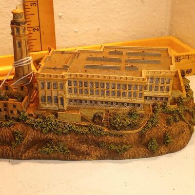 DANBURY MINT COLLECTIBLE ALCATRAZ ISLAND LIGHTHOUSE BEACONS BY THE SEA