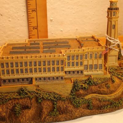 DANBURY MINT COLLECTIBLE ALCATRAZ ISLAND LIGHTHOUSE BEACONS BY THE SEA