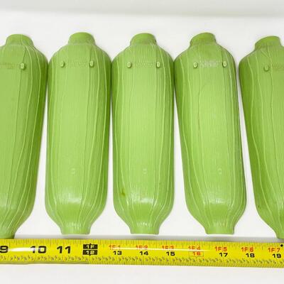 VINTAGE ROYAL SERV-RIGHT PLASTIC CORN COB TRAYS (5) & SKEWERS (10)