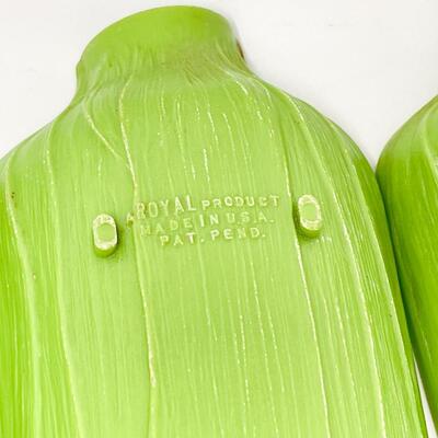 VINTAGE ROYAL SERV-RIGHT PLASTIC CORN COB TRAYS (5) & SKEWERS (10)