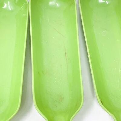 VINTAGE ROYAL SERV-RIGHT PLASTIC CORN COB TRAYS (5) & SKEWERS (10)