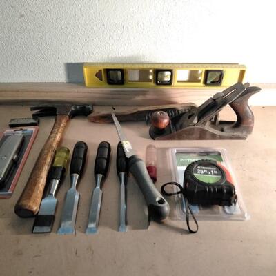 LOT 102 WOODWORKING HAND TOOLS & PLANER