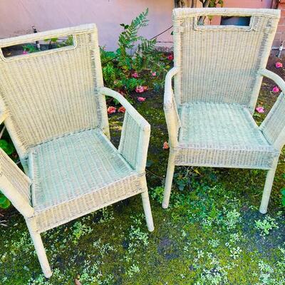 Lot 266 Pair (2) Vintage Whicker Arm Chairs 35x22x22