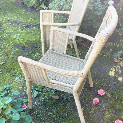 Lot 266 Pair (2) Vintage Whicker Arm Chairs 35x22x22