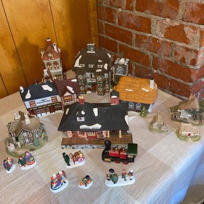 Lot 295 Heritage Village Collections Dickens Village Series 5 Large 4 Small 2 Partial Sets