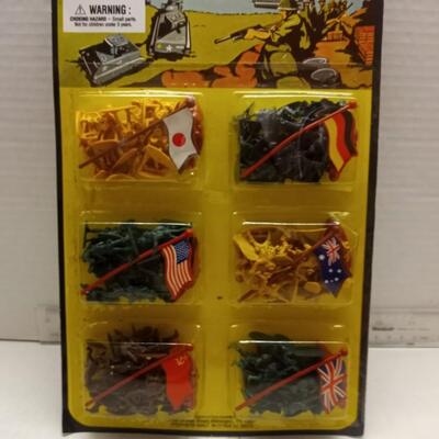 MidWestern Dst. mini solders set 6 nations and flags1996 new in package
