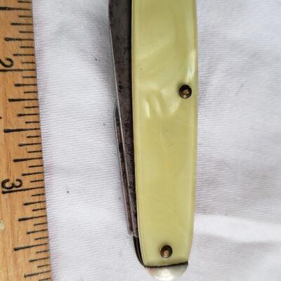 2 vintage pocket knives