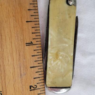 2 vintage pocket knives