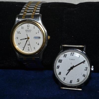 LOT 985. VINTAGE SEIKO QUARTZ & TIMEX WATCH WITH NO BAND