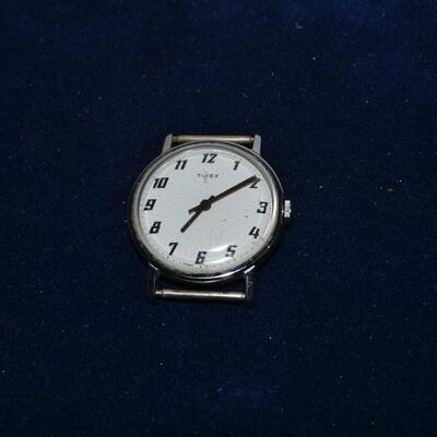 LOT 985. VINTAGE SEIKO QUARTZ & TIMEX WATCH WITH NO BAND