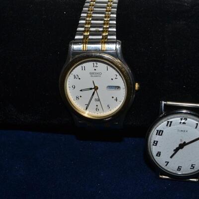 LOT 985. VINTAGE SEIKO QUARTZ & TIMEX WATCH WITH NO BAND