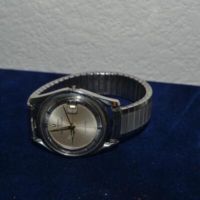 LOT 986  VINTAGE UNIVERSAL AUTOMATIC WRIST WATCH