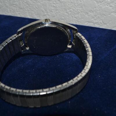 LOT 986  VINTAGE UNIVERSAL AUTOMATIC WRIST WATCH