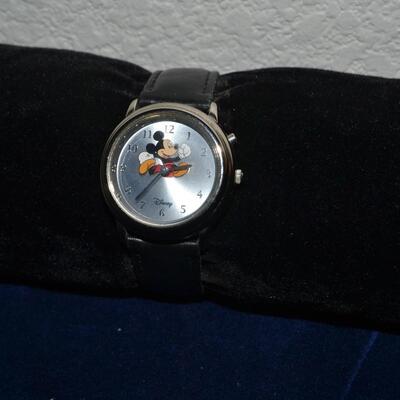 LOT 987. MICKEY MOUSE WRIST WATCH