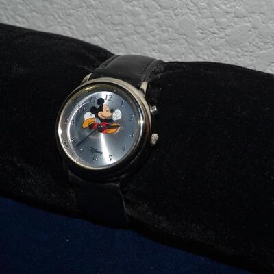 LOT 987. MICKEY MOUSE WRIST WATCH