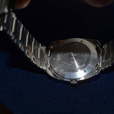 LOT 990. VINTAGE BULOVA WRIST WATCH