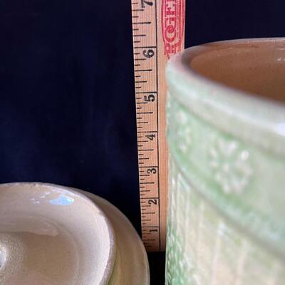 Antique Large Pottery Crock w lid in great condition