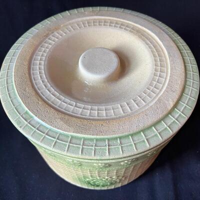 Antique Large Pottery Crock w lid in great condition