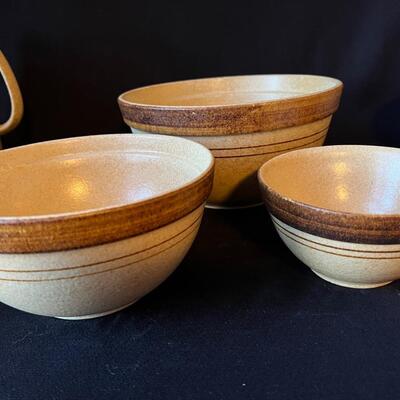 Mid Century Modern crockery kitchen set. 10 pcs. Pretty darn cool !