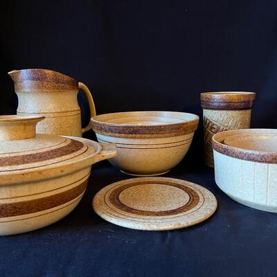 Mid Century Modern crockery kitchen set. 10 pcs. Pretty darn cool !