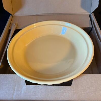 Longaberger Pottery Butternut Yellow Pie Plate in box 2 recipes