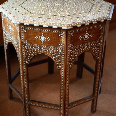 EXQUISITE EARLY 20TH CENTURY MIDDLE EASTERNROSEWOOD TABLE WITH  INLAY OF BONE FOLDING TABLE
