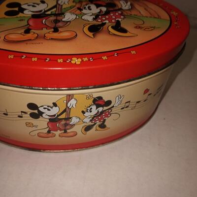 Vintage mickey and minnie serenade small oval tin