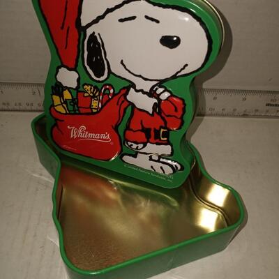 Whitman's Snoopy Christmas Candy Tin 1999 Santa Clause tin