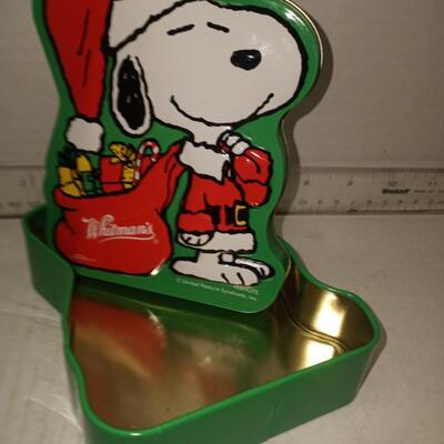 Whitman's Snoopy Christmas Candy Tin 1999 Santa Clause tin